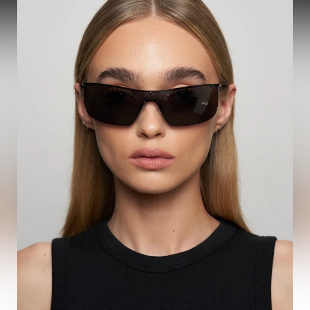 ELISA JOHNSON - VITO IN BLACK LENS